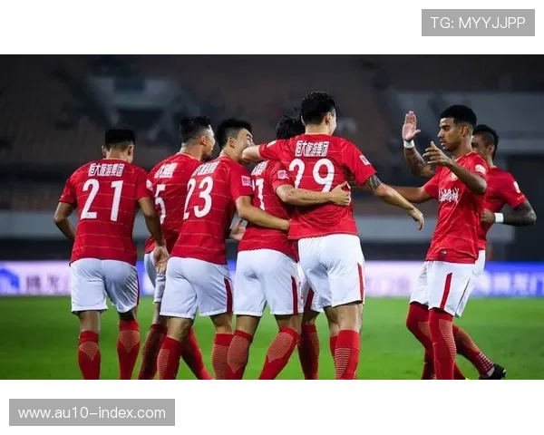 上港两位国脚新星拒绝续约被申花冠军名帅挖走 将与刘诚宇同队首次出战