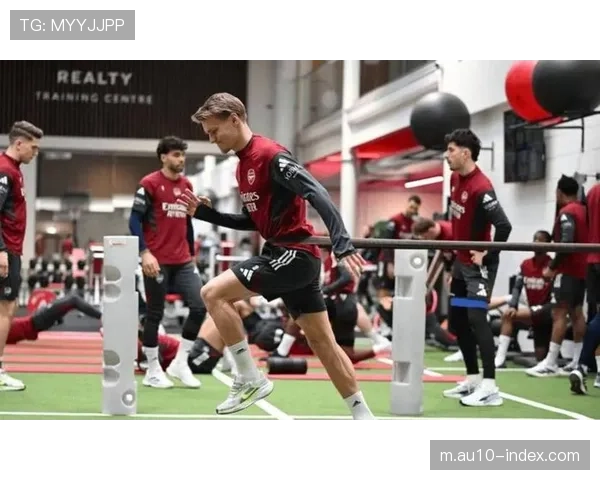 山东泰山后场出球能力增强 阿尔瓦罗首秀展现稳定防守意识 山东泰山后场出球能力增强 阿尔瓦罗首秀展现稳定防守意识